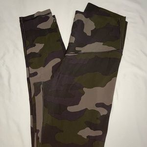 Aerie - OFFLINE Real Me High Waisted Legging (Green Camo - L)
